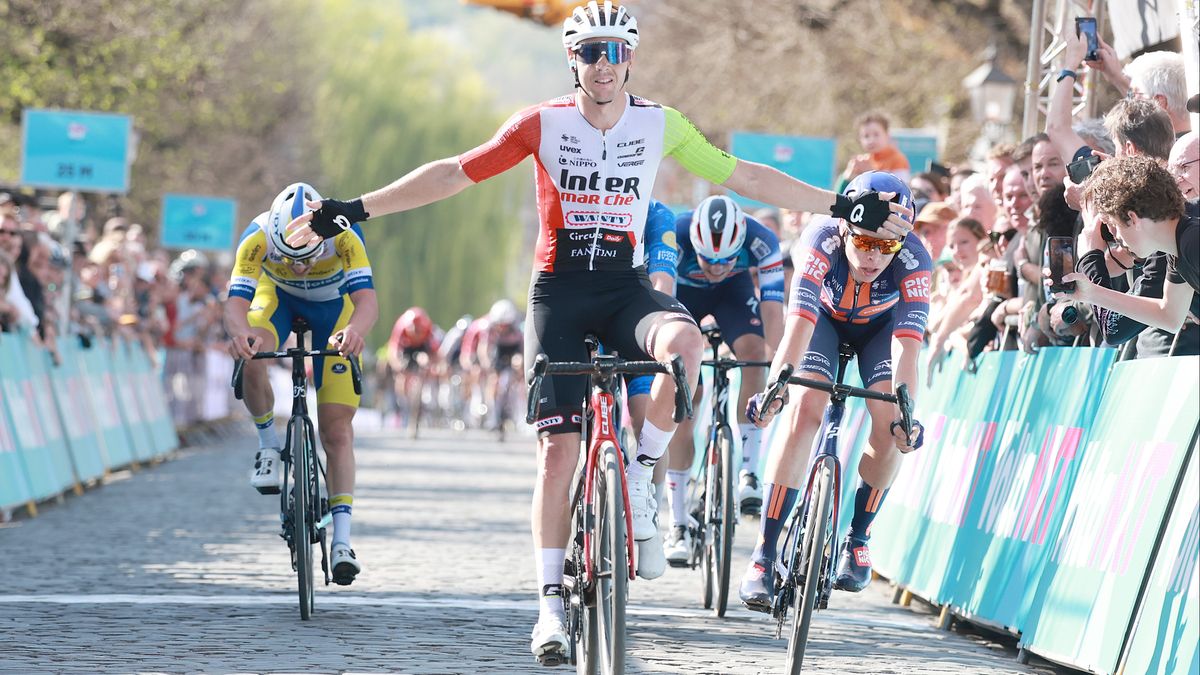 Nieuw-Zeelander Smith spurt in Eijsden naar de winst in Volta NXT Classic