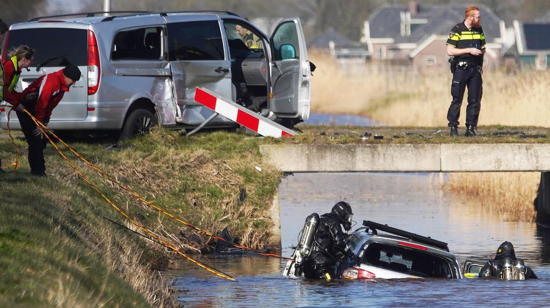 Auto te water bij ongeluk in Nieuwleusen