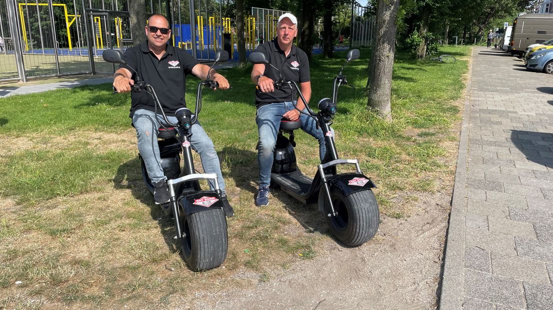 Jongerenwerkers Dave Destombes (l) en Raymond van Bohemen (r).