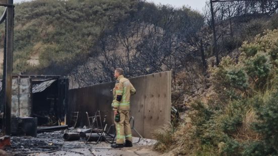 Geluk bij ongeluk: regen voorkwam dat vlammenzee oversloeg naar duinen. Geluk bij ongeluk: regen voorkwam dat vlammenzee oversloeg naar duinen.