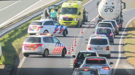 Aanrijding op de N35 bij Enschede-Zuid geeft hinder voor verkeer. Aanrijding op de N35 bij Enschede-Zuid geeft hinder voor verkeer.