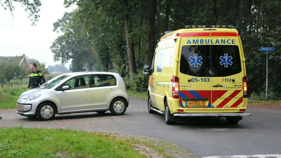 De ambulance nam de fietser mee naar het ziekenhuis