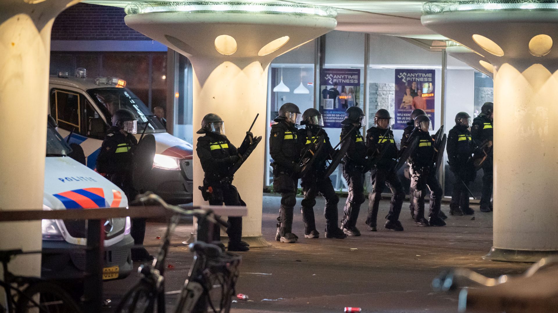 Twee Houtenaren en man (18) uit Lopik vast na azc-rellen