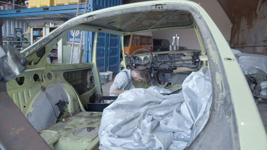 Sleutelen aan een oldtimer
