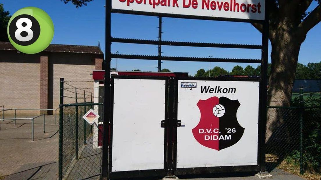 Voetbalclub DVC treurt om dood van Nick (32)