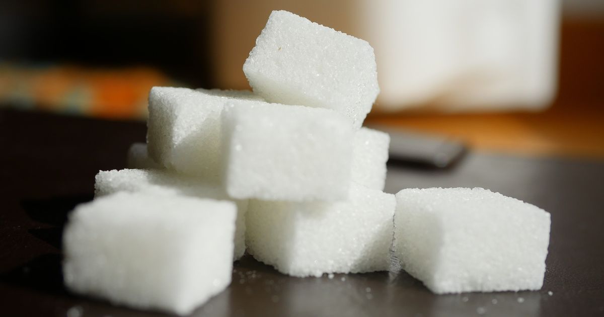 コーヒーに砂糖を少し入れますか？来週はダメですよ！