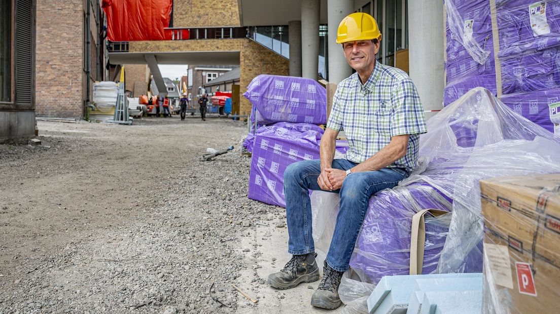 Projectmanager nieuwbouw en renovatie Sander Schilstra voor het nieuwe stadskantoor Hengelo