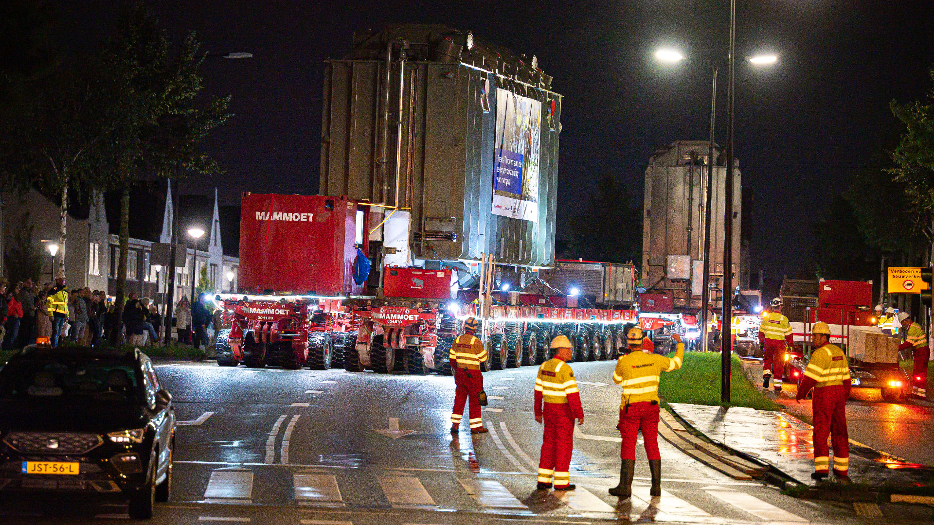 Transformatoren onderweg naar hoogspanningsstation