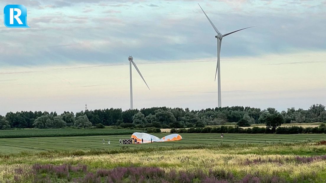 Luchtballon maakt noodlanding langs de IJssel