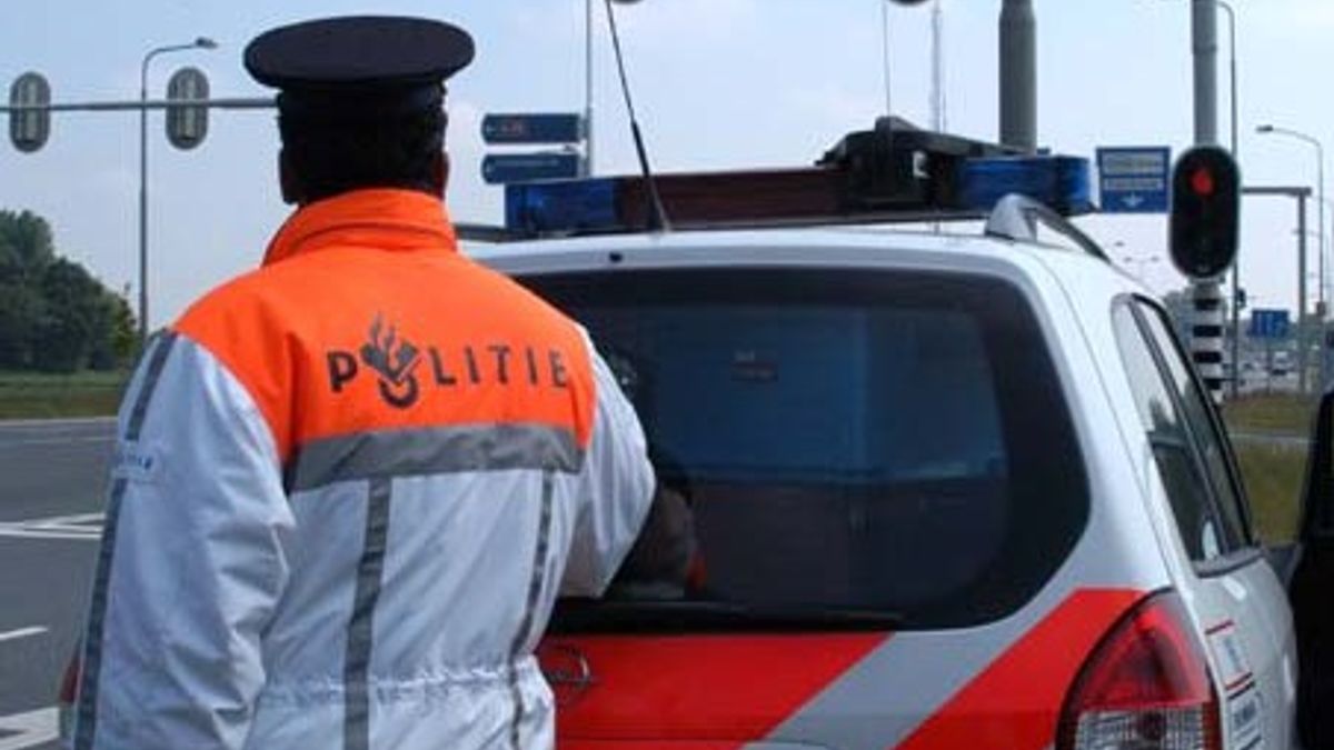 Man uit Wellerlooi plast tegen politie-auto