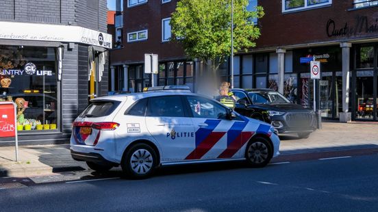 Fietser gewond bij aanrijding in Enschede. Fietser gewond bij aanrijding in Enschede.