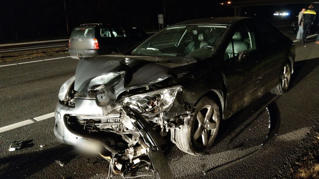 Op de A73 bij Heumen is dinsdagavond een ernstig ongeluk gebeurd. Bij het ongeval waren vijf voertuigen betrokken, twee personen raakten gewond.