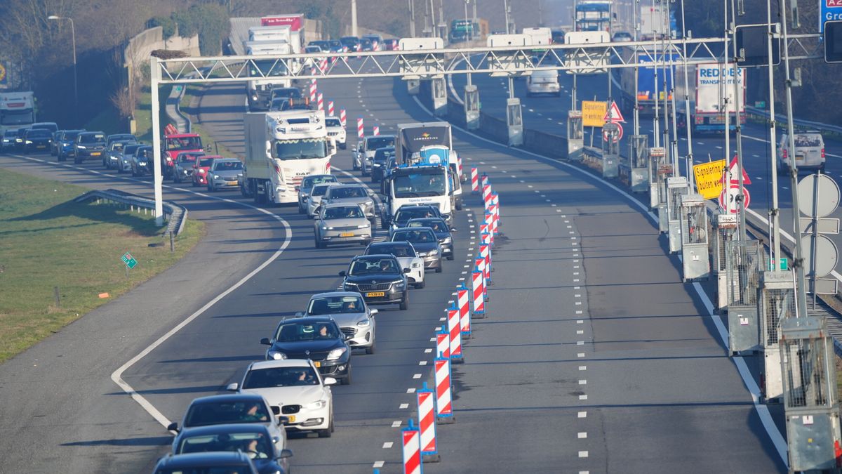 Spoedreparatie bij Meppel duurt langer: A28 pas zaterdagochtend weer volledig open