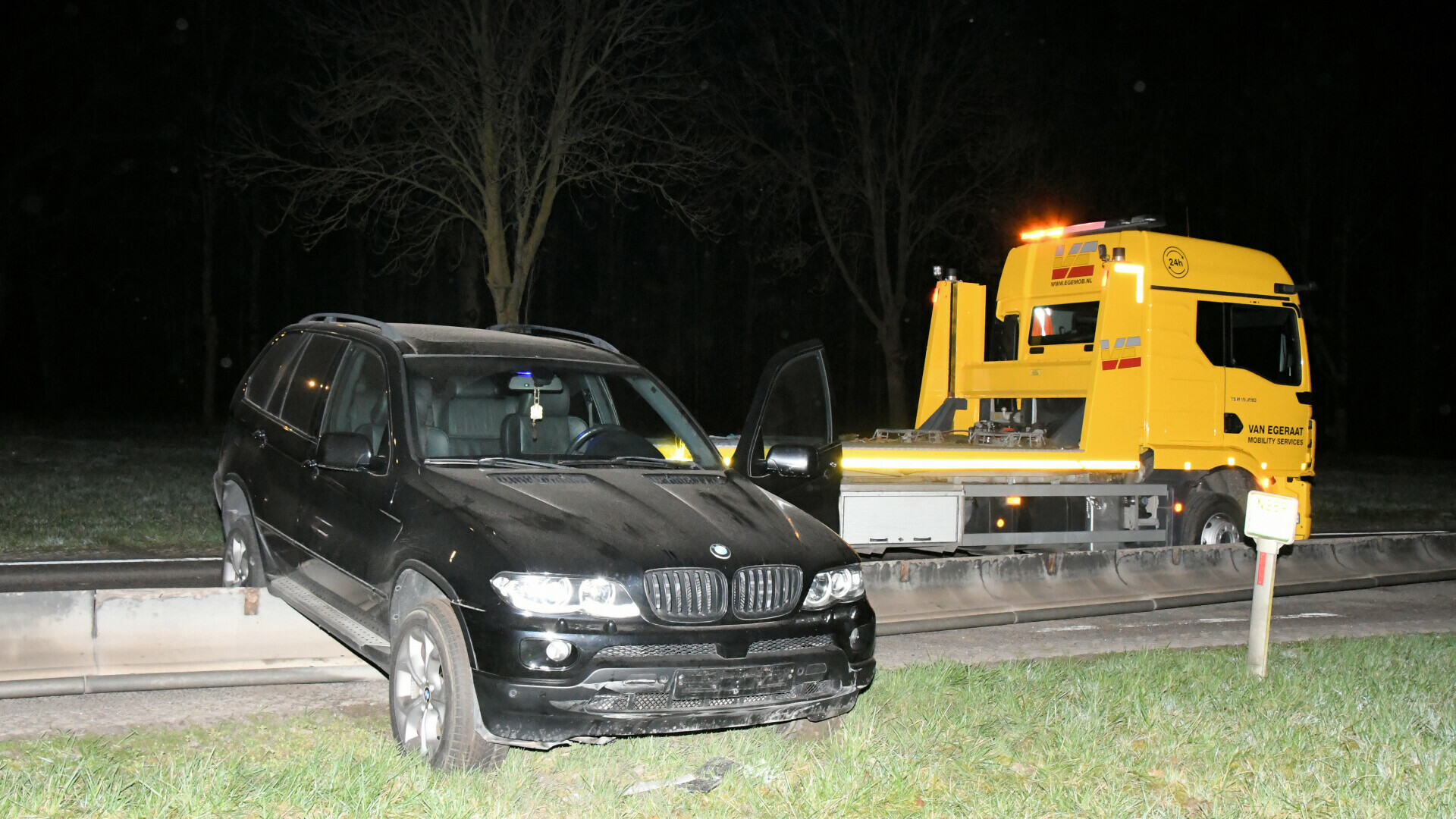 Dronken bestuurder rijdt wegbarrière los
