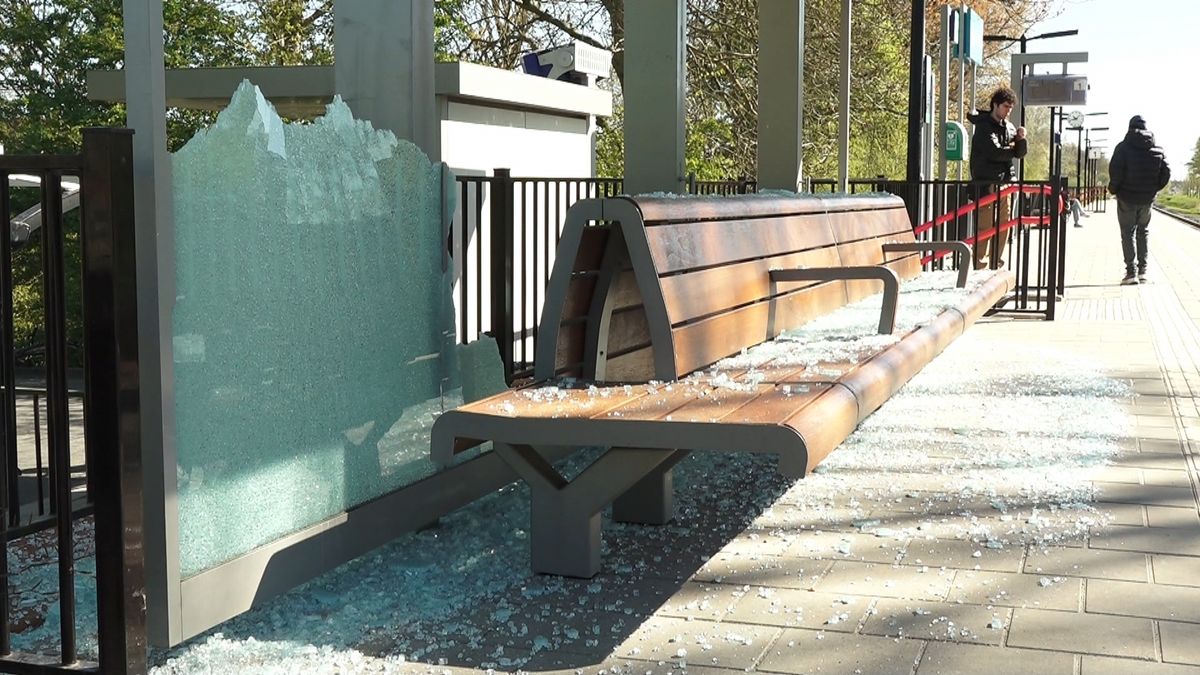 Station Delfzijl West één grote ravage na vernielingen: 'Dit is wel heel extreem'