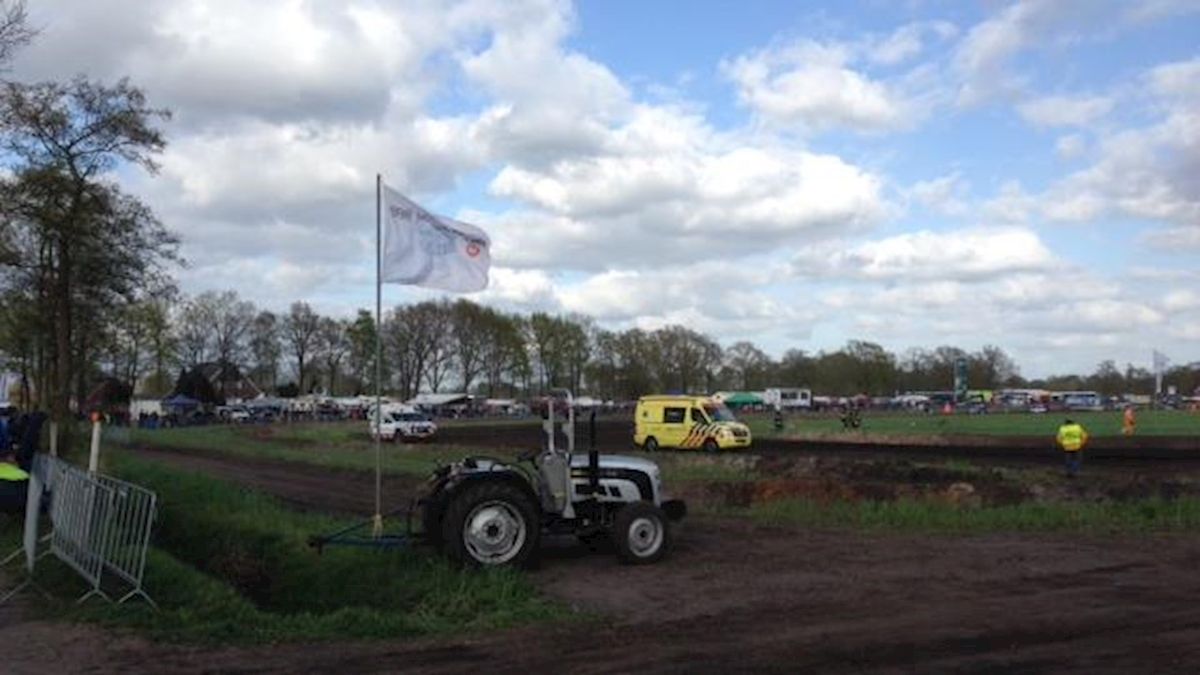 Coureur naar ziekenhuis na ongeluk autocross Langeveen