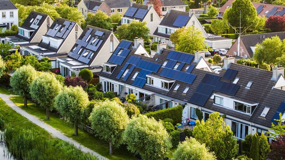 Toename van zonnepanelen kan voor overbelasting van het netwerk zorgen.