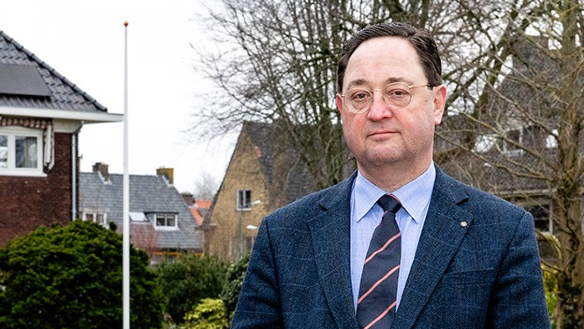Verkiezingen | VVD-kandidaat gaat viral vanwege bijzondere stem - Ongeluk limousine op snelweg.