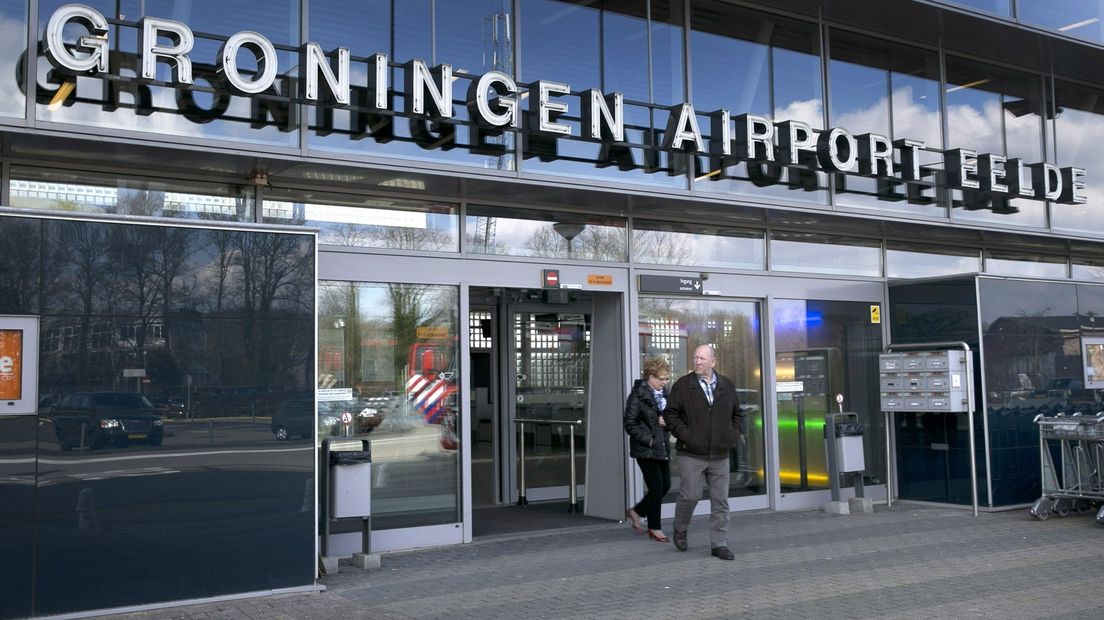 De gemeente Groningen heeft haar aandelen in Groningen Airport Eelde in de verkoop gedaan.