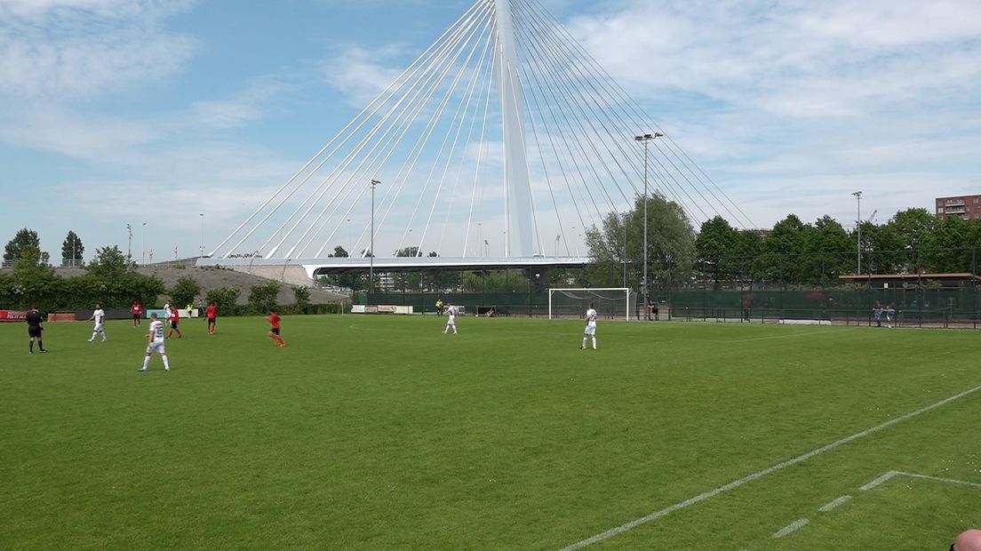 ACV won met 3-5 van thuisploeg Magreb'90 en heeft weer aansluiting bij Spijkenisse (Rechten: RTV Drenthe)