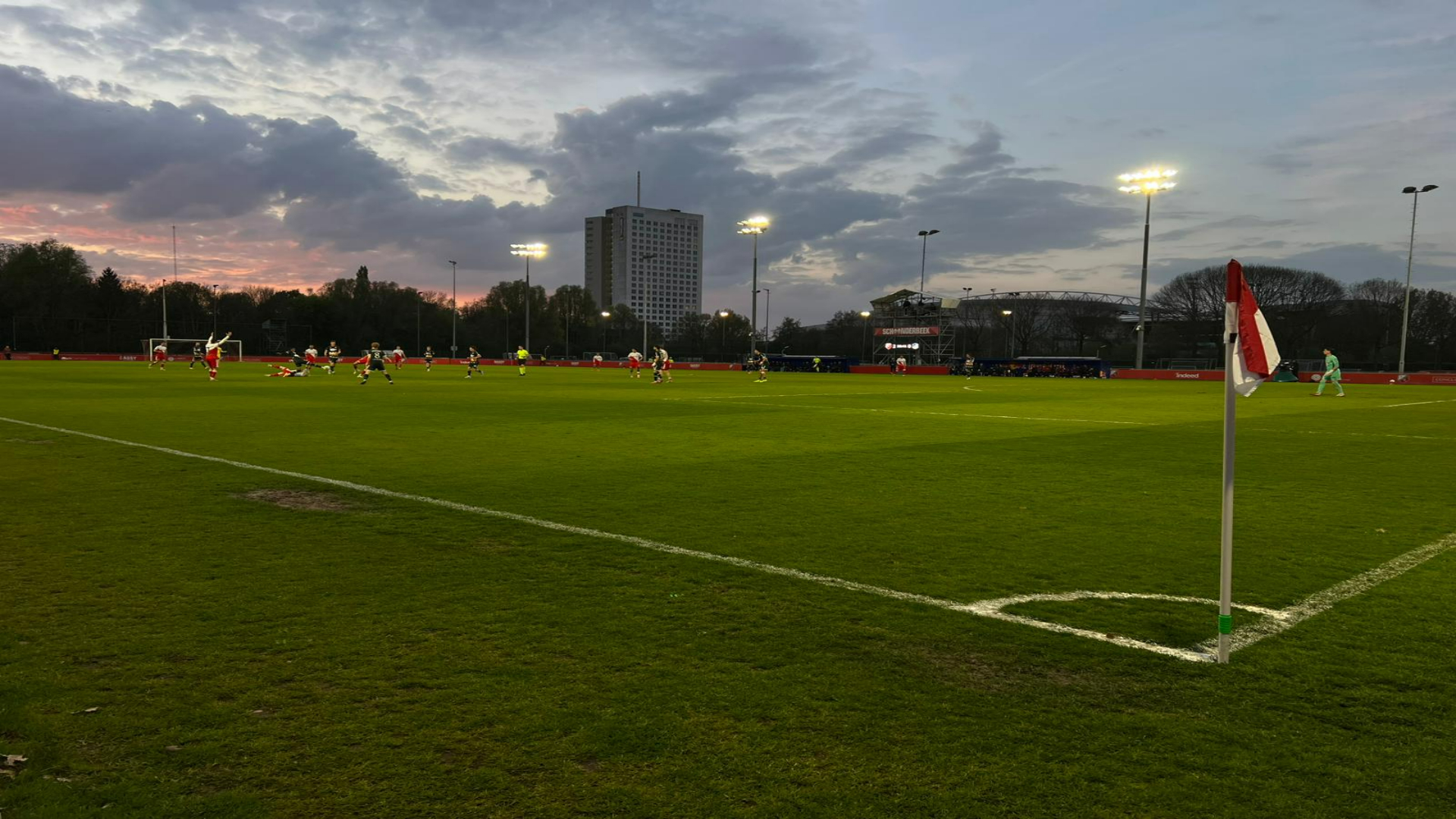 Jong FC Utrecht wint laatste thuiswedstrijd van dit seizoen van FC Eindhoven