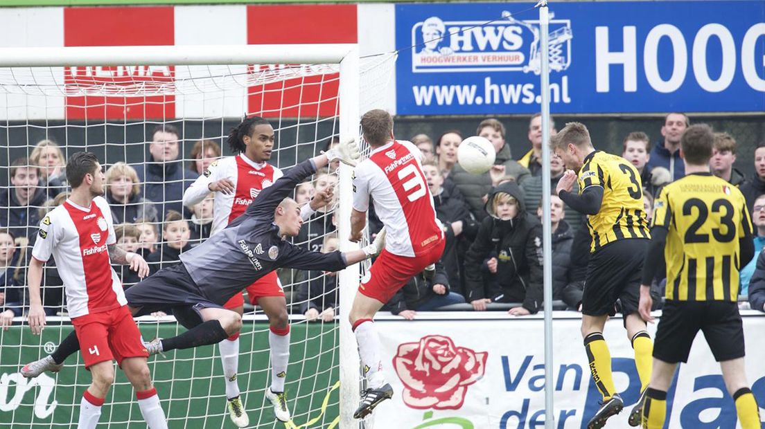 Jeroen Hessing kopt de 4-3 tegen IJsselmeervogels binnen 