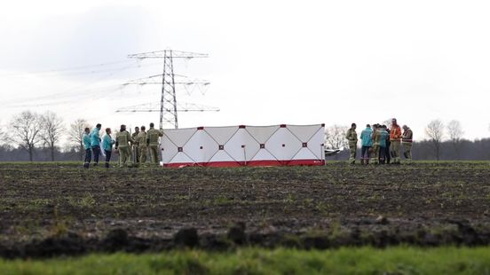 Vliegtuigje stort neer bij Nieuwlande, twee gewonden