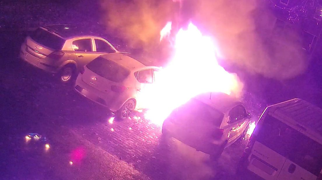 Twee auto's gingen in vlammen op