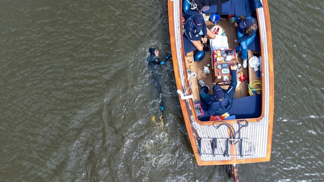 Stefan van der Pal njonken de teamboat