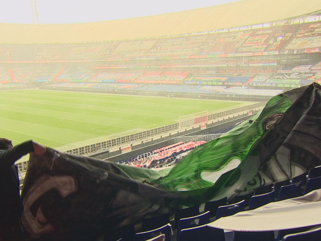De spandoeken bij Feyenoord worden weggehaald in De Kuip