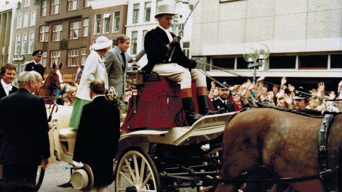 Het koninklijk paar in Groningen, met Jan Kuipers strak op de bok