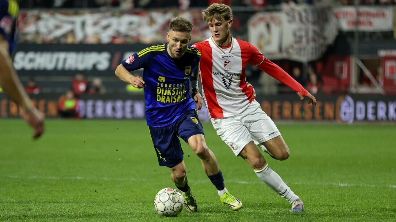 Lees terug: Oude Meerdijk decor volksfeest Cambuur, kansloze avond voor FC Emmen (2-4)