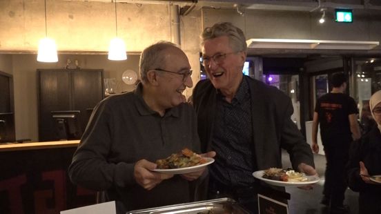 Ruim 300 mensen komen samen bij de iftar