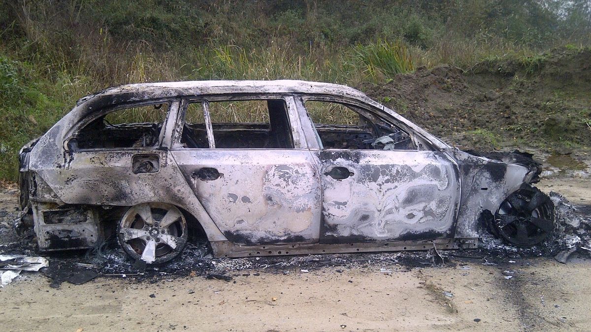 Auto die gezocht werd na overval Hengelo uitgebrand gevonden in Welsum