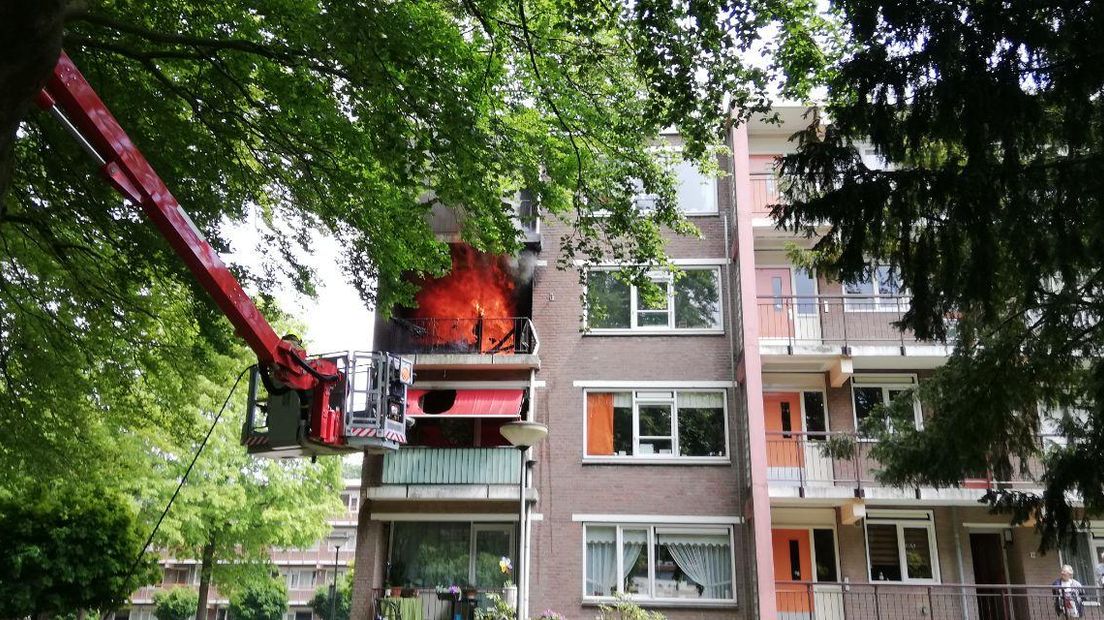 De brand in de bovenwoning.