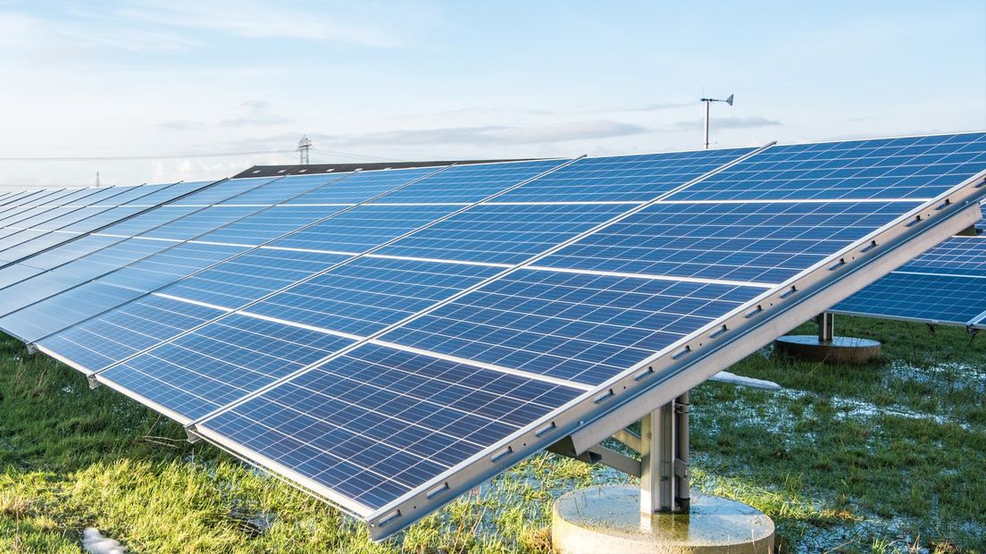 Zonnepanelen ergens in de provincie Groningen.