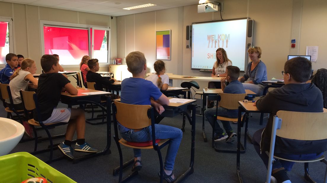 Het lerarenteam van de Martinus van Beekschool in Nijmegen is zonder leerlingen begonnen aan het nieuwe schooljaar. De school is nog niet helemaal klaar om de kinderen te ontvangen na de brand die er afgelopen maandagnacht heeft gewoed.
