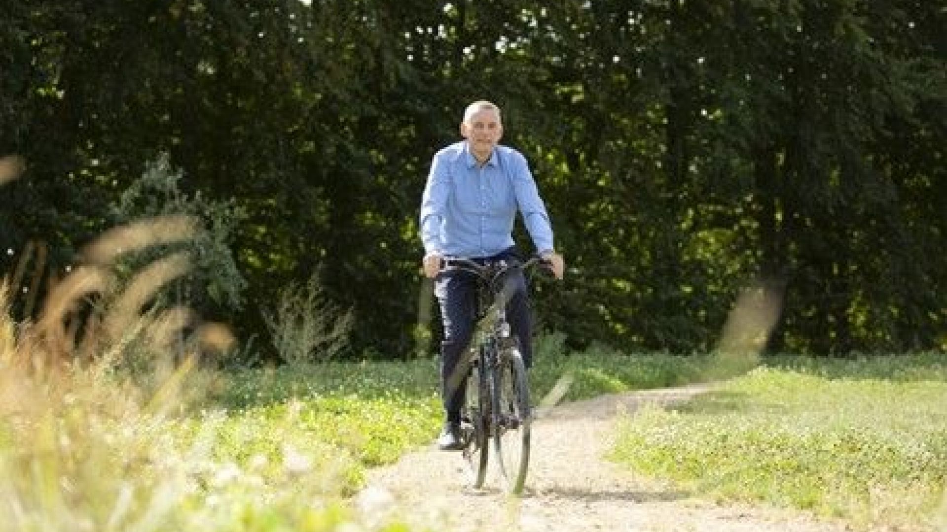 Fietstocht met burgemeester langs Joods erfgoed in Aalten.