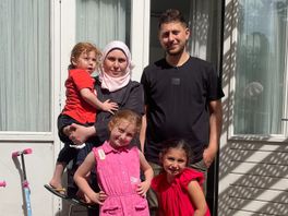 Gezin met drie kinderen woont al jaren in schimmelwoning: 'Gemeente laat ons in de steek'