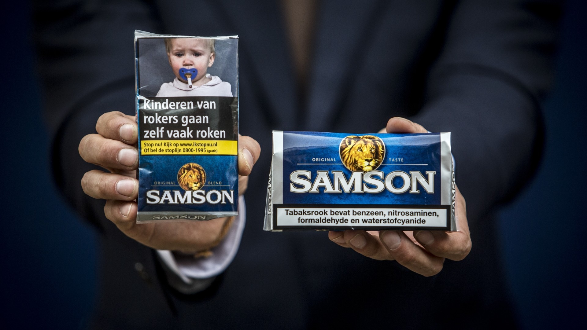 De verpakking van shag met afschrikwekkende plaatjes en teksten (Foto: Siese Veenstra/ANP)