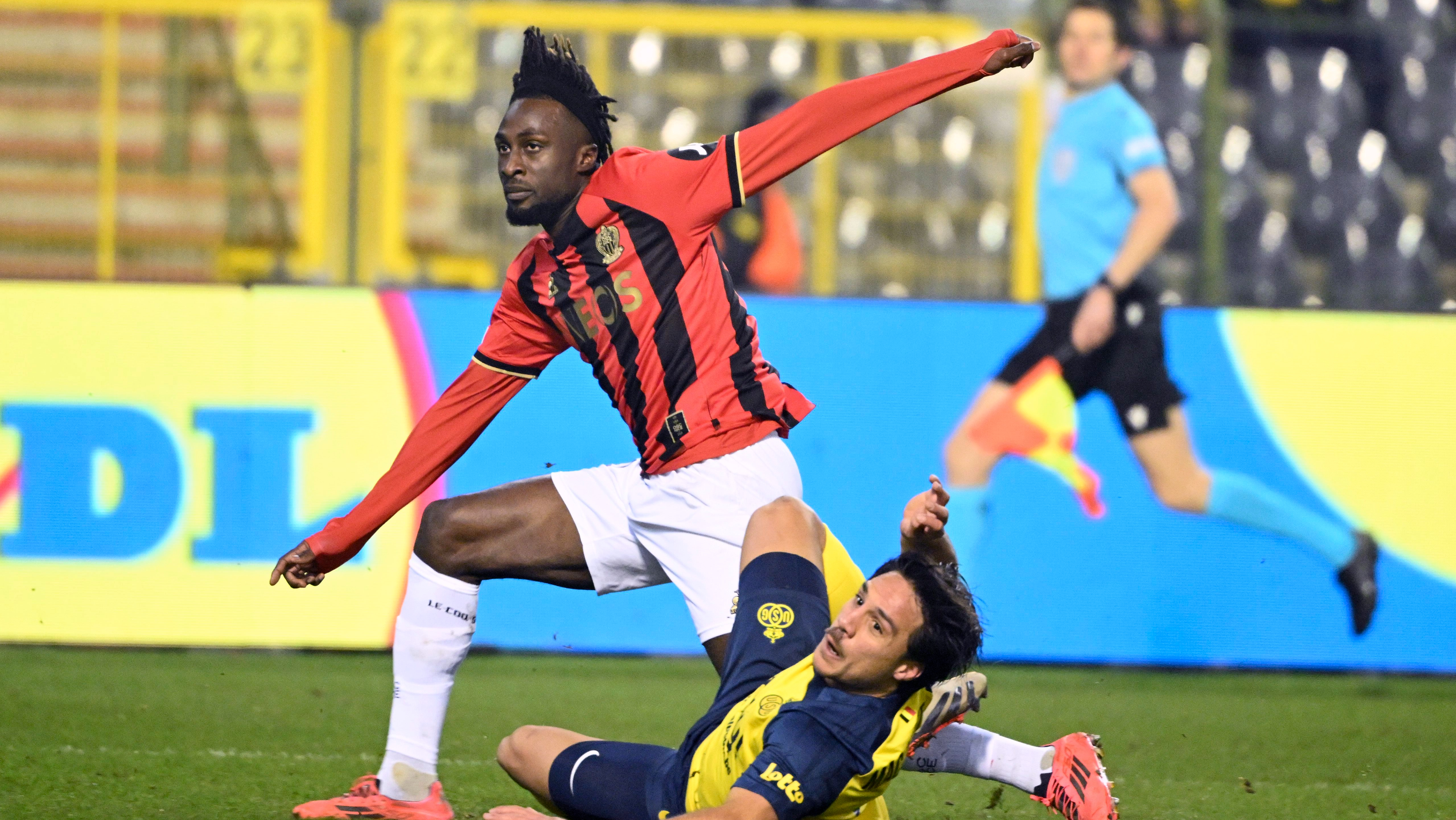 Evann Guessand in actie namens OGC Nice