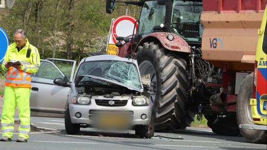 Man bekneld na ongeval met trekker en moet bevrijd worden