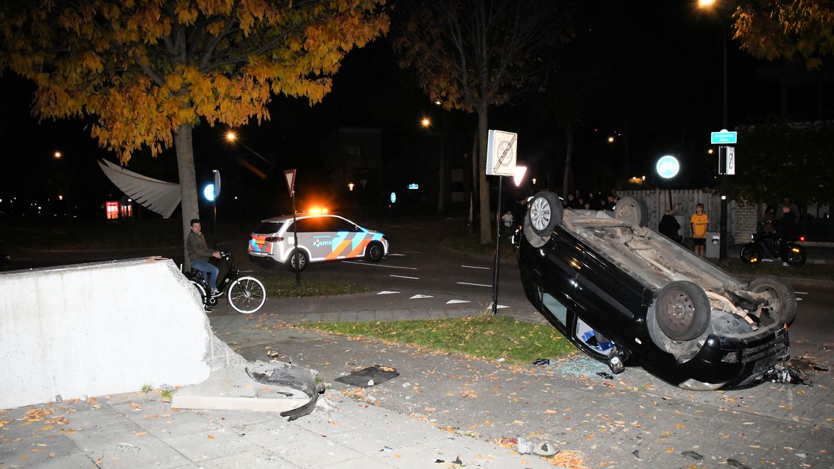 Auto belandt ondersteboven bij eenzijdig ongeval