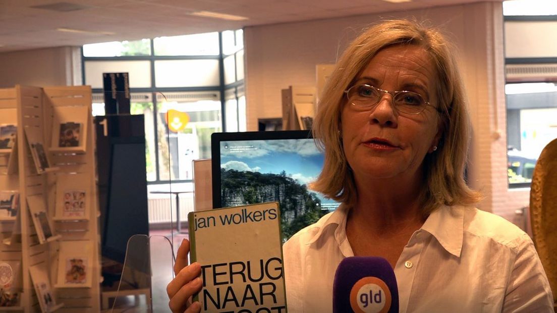 Antonin van Bergen met het boek.