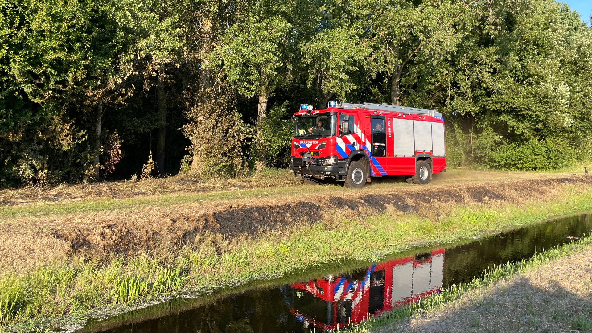 Weergeven Van Een Oude Basis Van Brandbare Smeermiddelen Vaten Voor Het Opslaan Benzine Regeling Image131514004