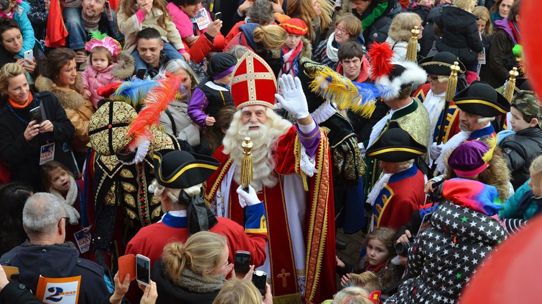 De intocht van Sinterklaas wordt druk bezocht