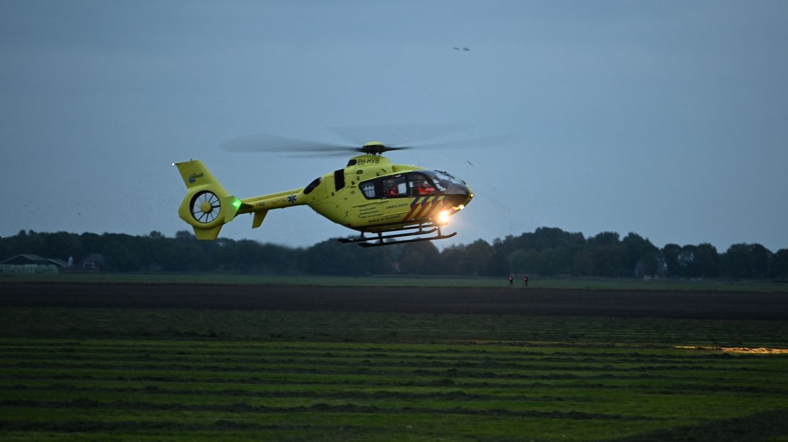 De traumahelikopter landt bij Scharmer (archief)