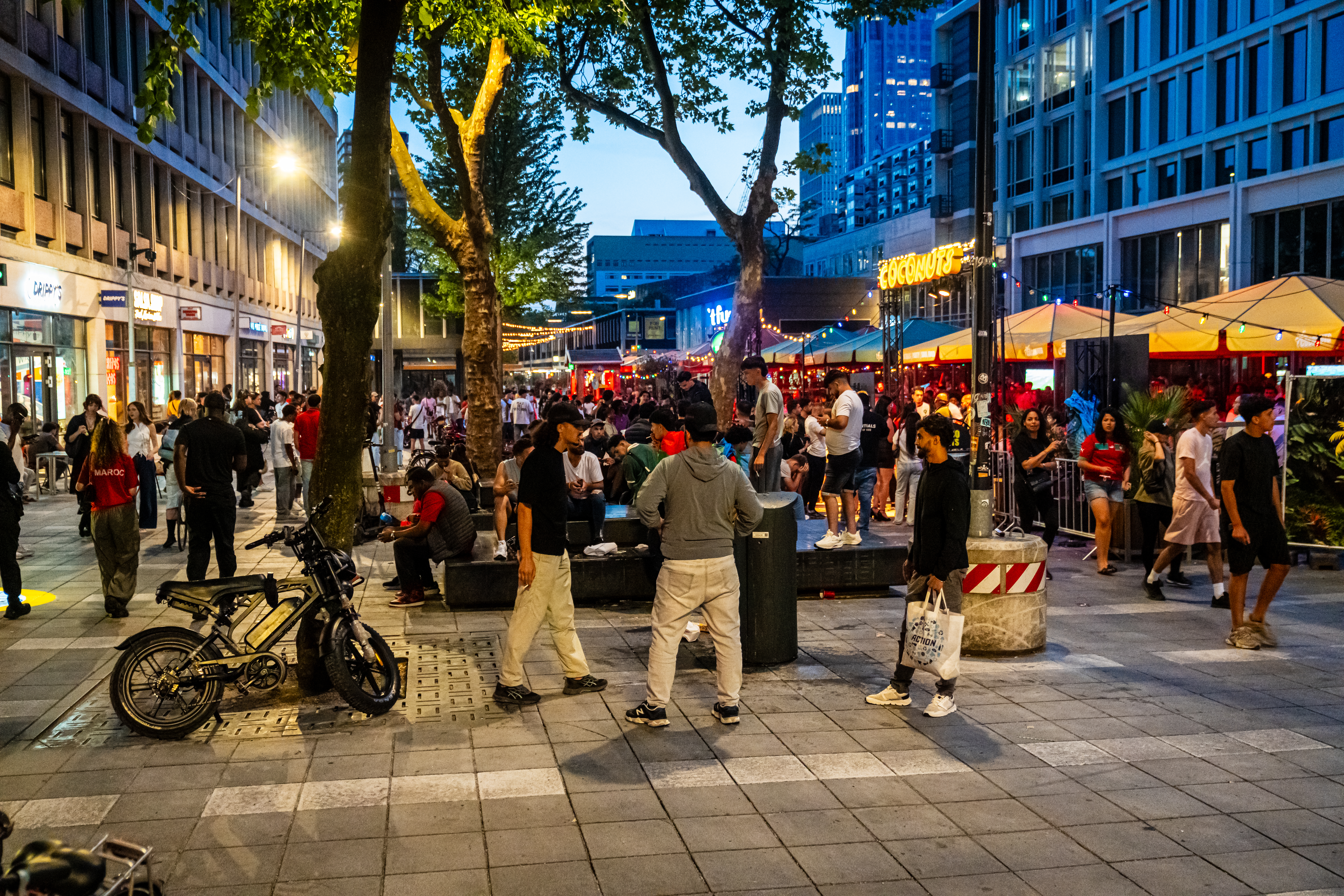 Ondanks de drukte op straat bleef het erg rustig in Rotterdam na Frankrijk - Marokko