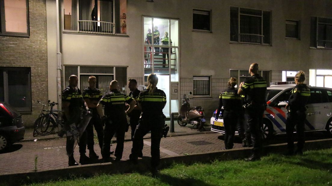 Er was veel politie op de been in de Steijnlaan in Den Haag dinsdagnacht. I