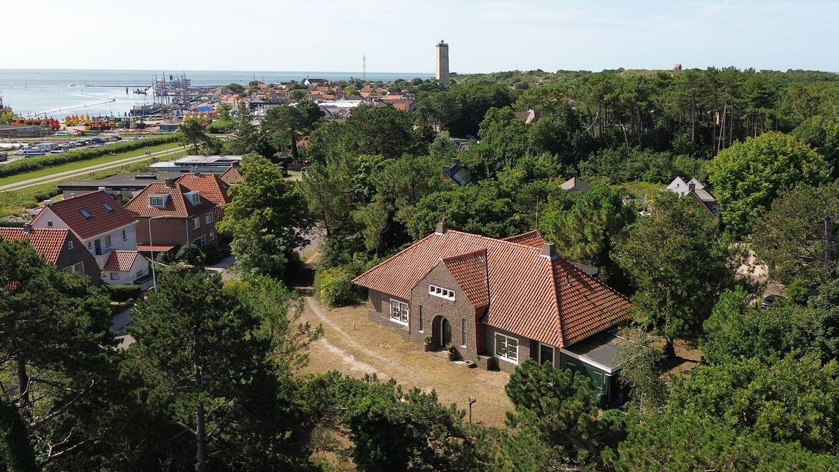 'Verborgen parel' op Terschelling te koop: monumentaal burgemeestershuis uit 1919